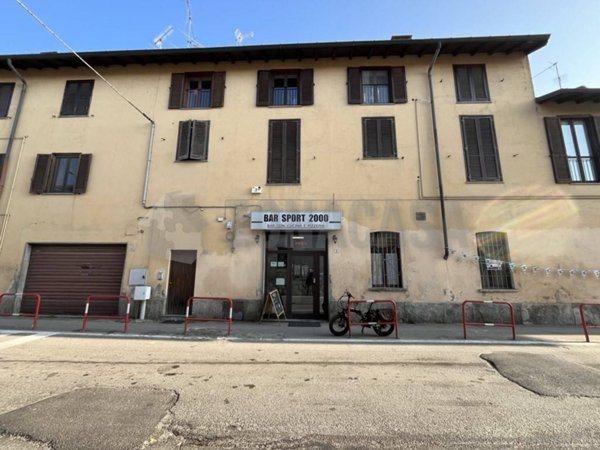 negozio in vendita a Vergiate in zona Sesona