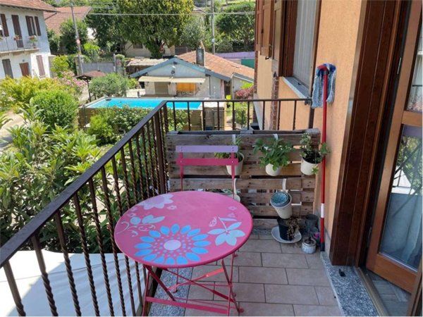 appartamento in vendita a Vergiate in zona Corgeno