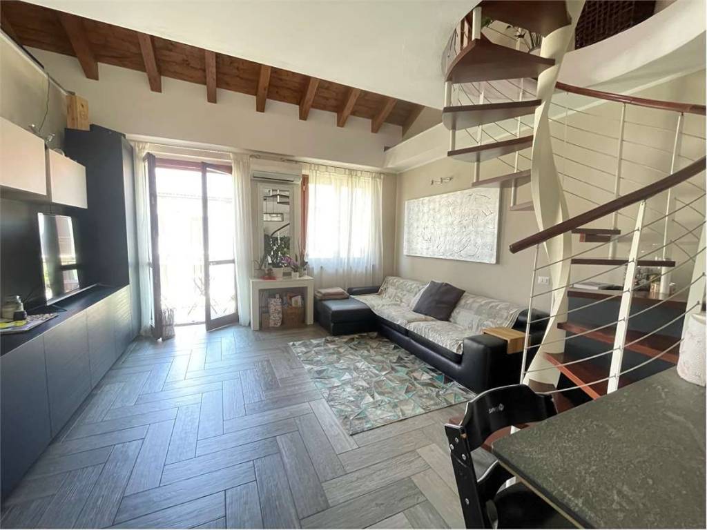 appartamento in vendita a Vergiate in zona Corgeno