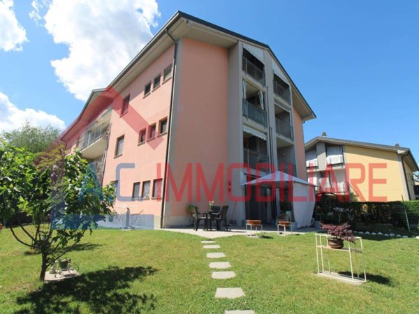 appartamento in vendita a Vergiate in zona Sesona