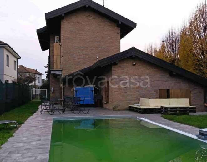casa indipendente in vendita a Vergiate