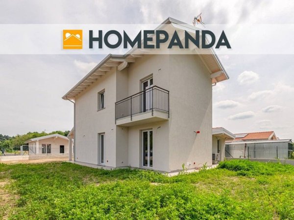 casa indipendente in vendita a Vergiate in zona Sesona