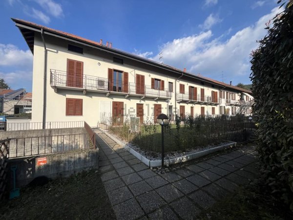 appartamento in vendita a Vergiate in zona Corgeno