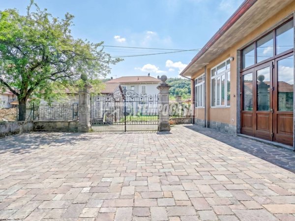 appartamento in vendita a Vergiate in zona Cuirone