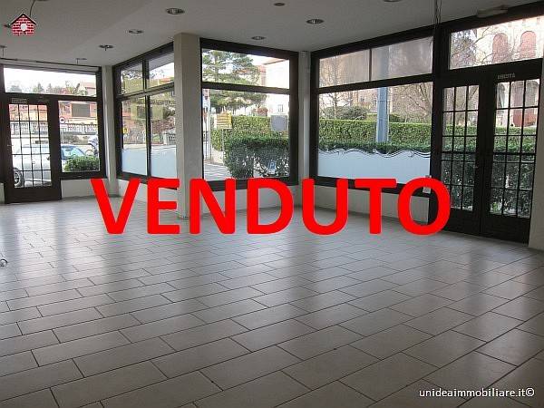 negozio in vendita a Vergiate