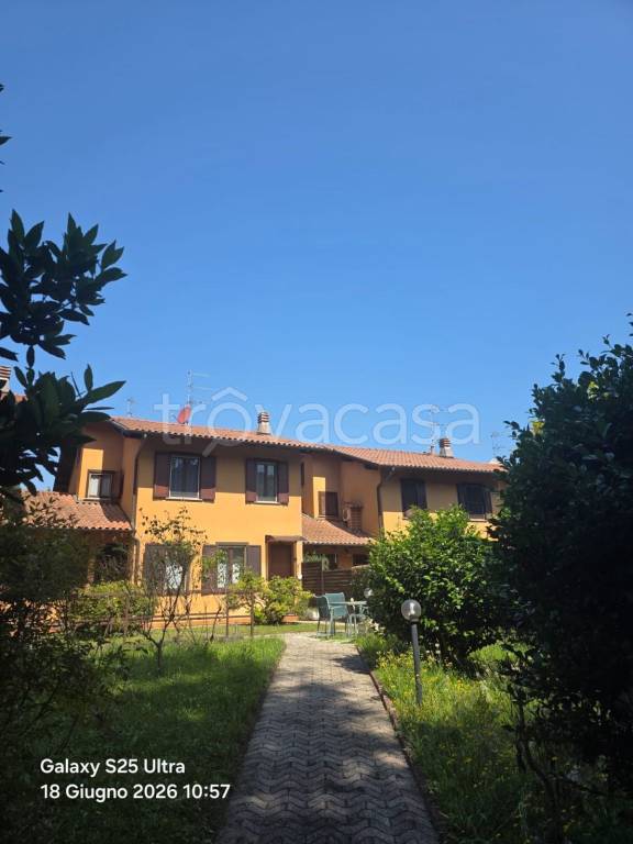 appartamento in vendita a Vergiate in zona Corgeno