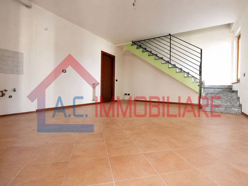 appartamento in vendita a Vergiate in zona Cimbro