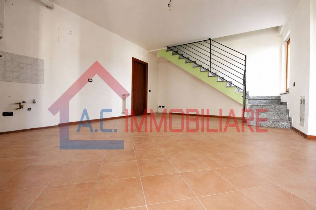 appartamento in vendita a Vergiate in zona Cimbro