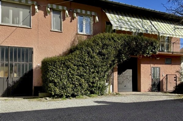 casa semindipendente in vendita a Vergiate