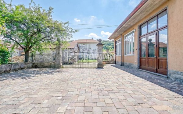 casa indipendente in vendita a Vergiate in zona Cuirone