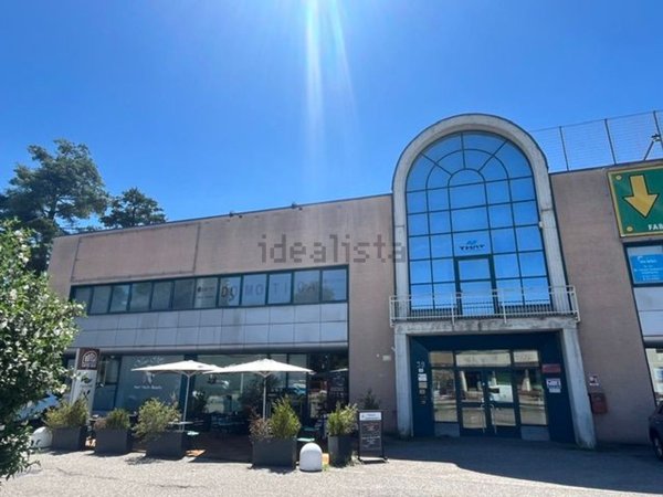 locale commerciale in vendita a Vergiate