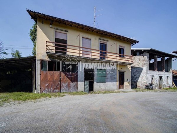 casa indipendente in vendita a Vergiate in zona Cimbro