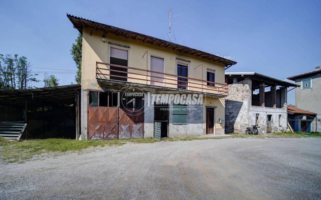 appartamento in vendita a Vergiate in zona Cimbro
