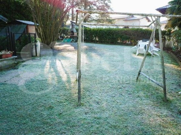 appartamento in vendita a Vergiate in zona Corgeno