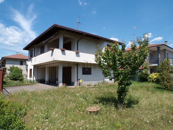 casa indipendente in vendita a Vergiate