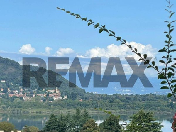 appartamento in vendita a Vergiate in zona Corgeno