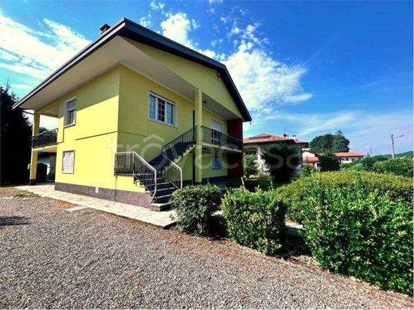 casa indipendente in vendita a Vergiate in zona Corgeno