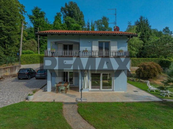 casa indipendente in vendita a Vergiate in zona Corgeno