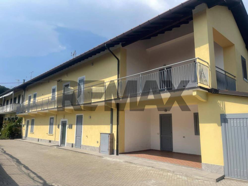 appartamento in vendita a Vergiate in zona Sesona