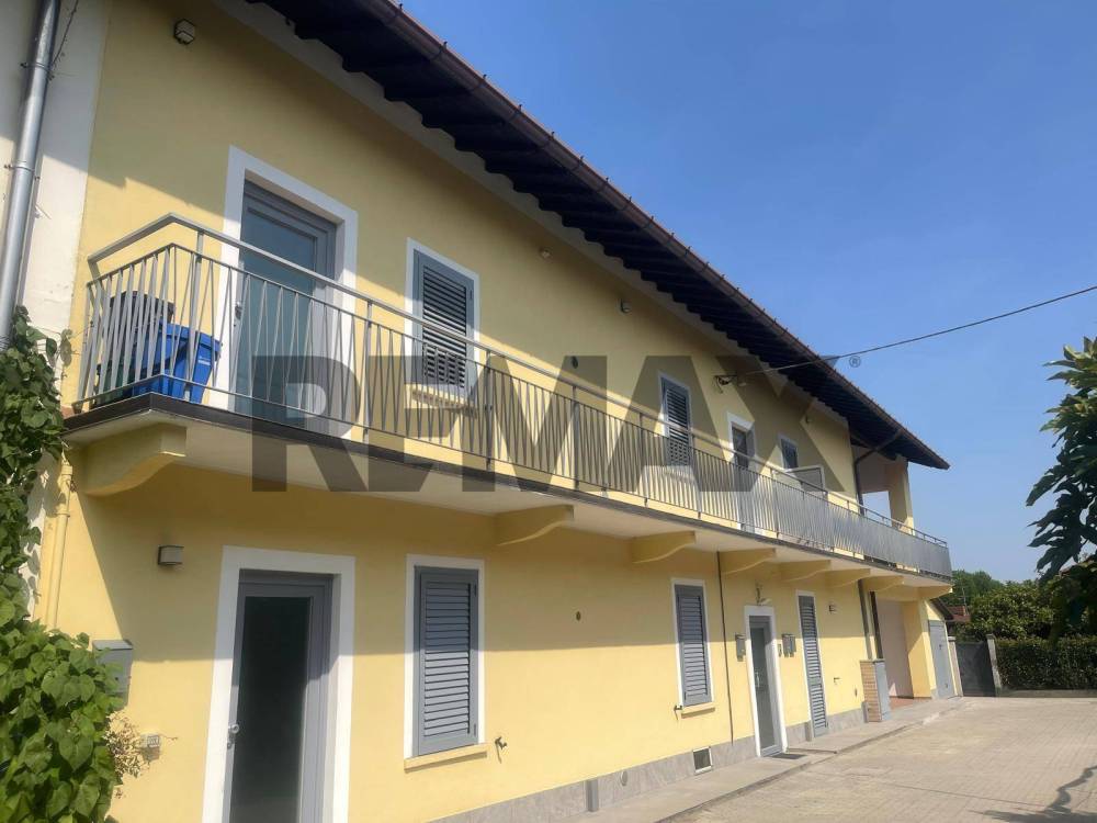 appartamento in vendita a Vergiate in zona Sesona