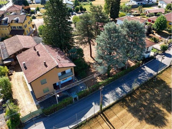 casa indipendente in vendita a Vergiate in zona Cimbro
