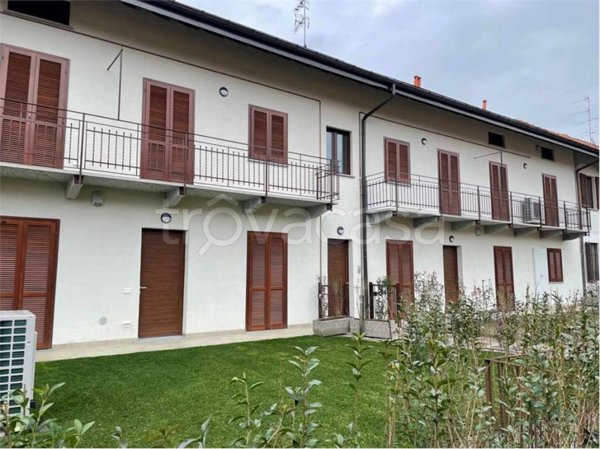 appartamento in vendita a Vergiate in zona Corgeno