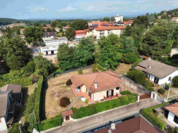 casa indipendente in vendita a Vergiate