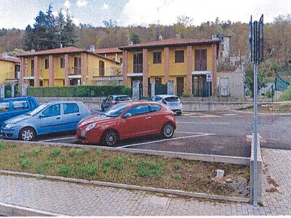 appartamento in vendita a Vergiate in zona Corgeno