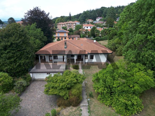 casa indipendente in vendita a Vergiate