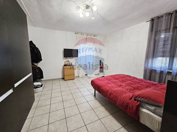 appartamento in vendita a Vergiate in zona Sesona