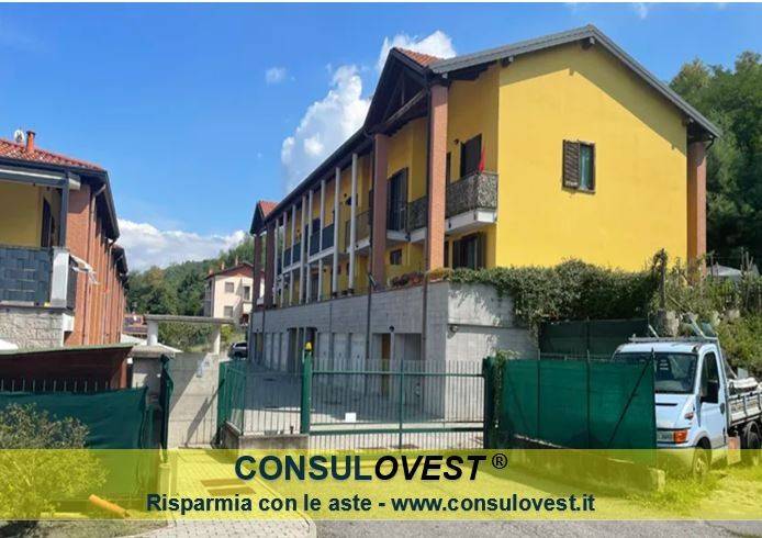 appartamento in vendita a Vergiate in zona Corgeno
