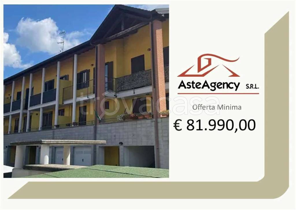 appartamento in vendita a Vergiate in zona Corgeno