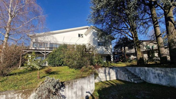 casa indipendente in vendita a Vergiate