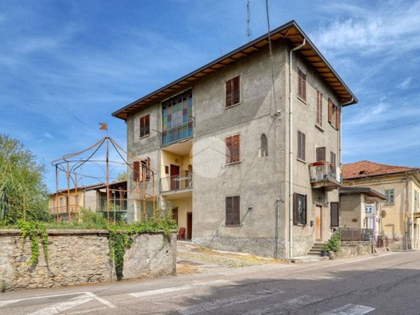 appartamento in vendita a Vergiate in zona Cimbro