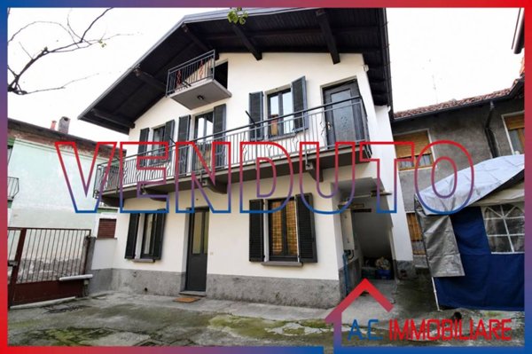 casa indipendente in vendita a Vergiate