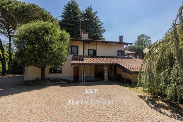 casa indipendente in vendita a Vergiate
