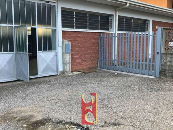 locale commerciale in vendita a Vergiate
