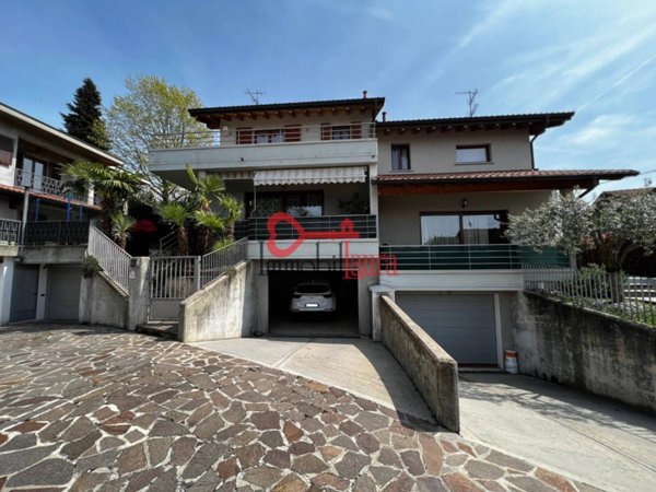 casa indipendente in vendita a Viggiù in zona Baraggia
