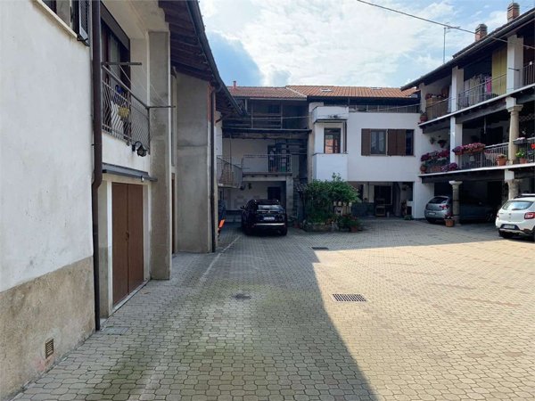 appartamento in vendita a Viggiù in zona Baraggia
