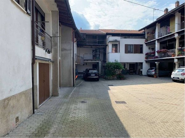 appartamento in vendita a Viggiù in zona Baraggia