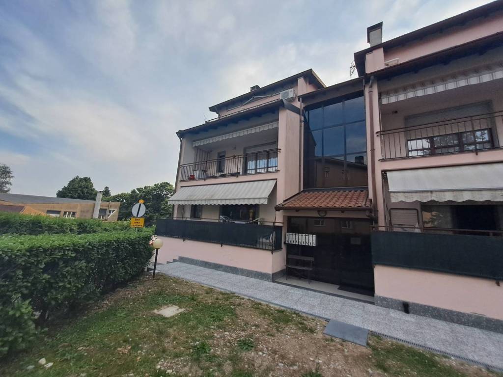 appartamento in vendita a Viggiù in zona Baraggia