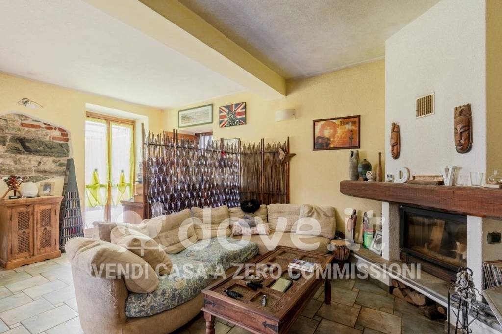 casa indipendente in vendita a Viggiù