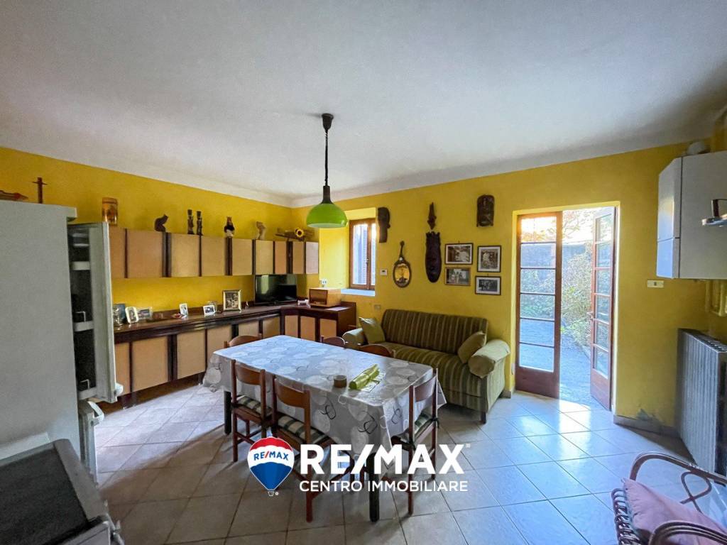 casa indipendente in vendita a Viggiù