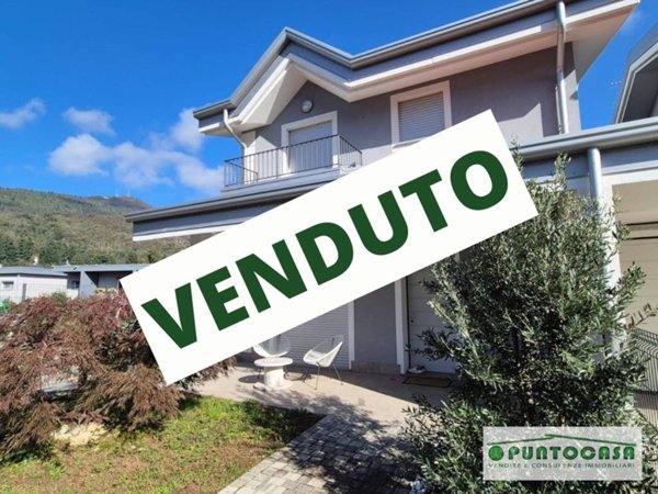 casa indipendente in vendita a Viggiù