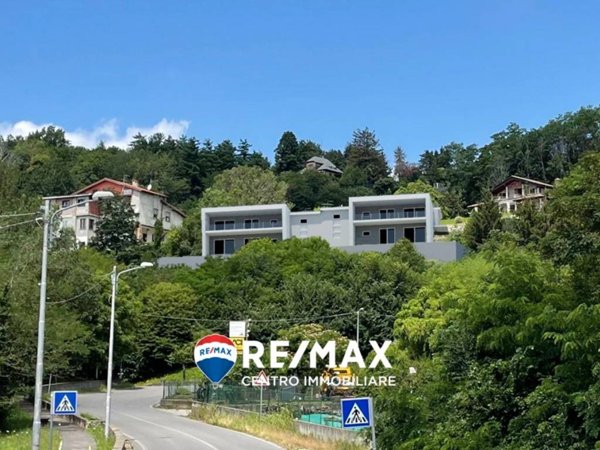 casa indipendente in vendita a Viggiù