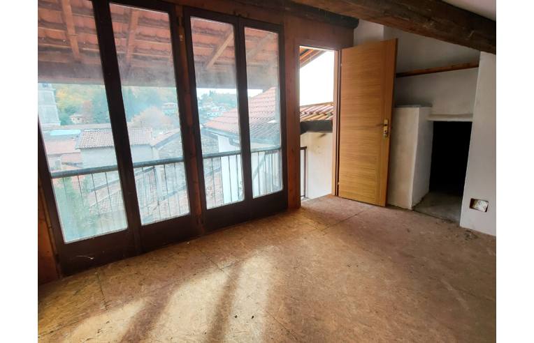 appartamento in vendita a Viggiù in zona Baraggia