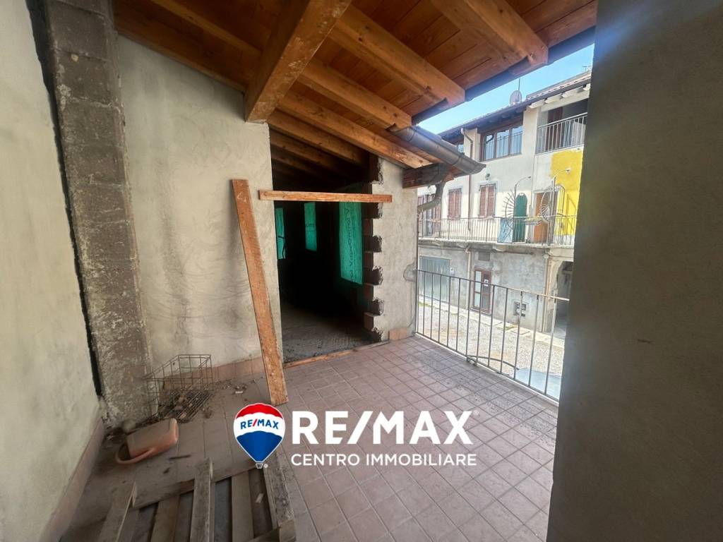 casa indipendente in vendita a Viggiù