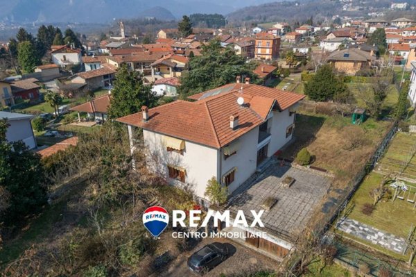 casa indipendente in vendita a Viggiù in zona Baraggia