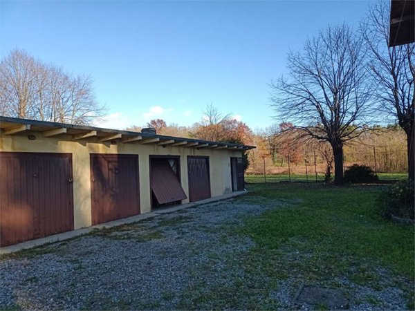 casa indipendente in vendita a Viggiù in zona Baraggia