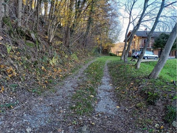 casa indipendente in vendita a Viggiù in zona Baraggia